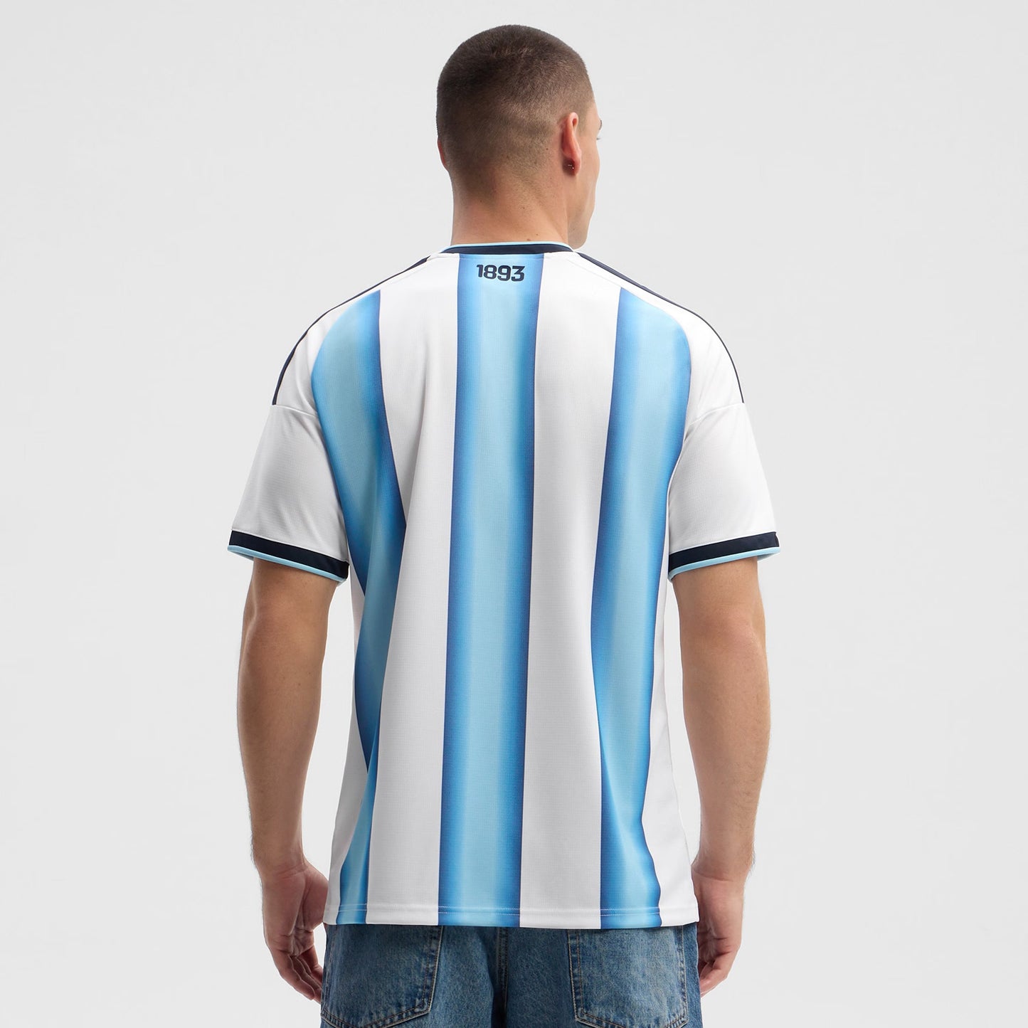 back view of a men wearing a argentina jersey