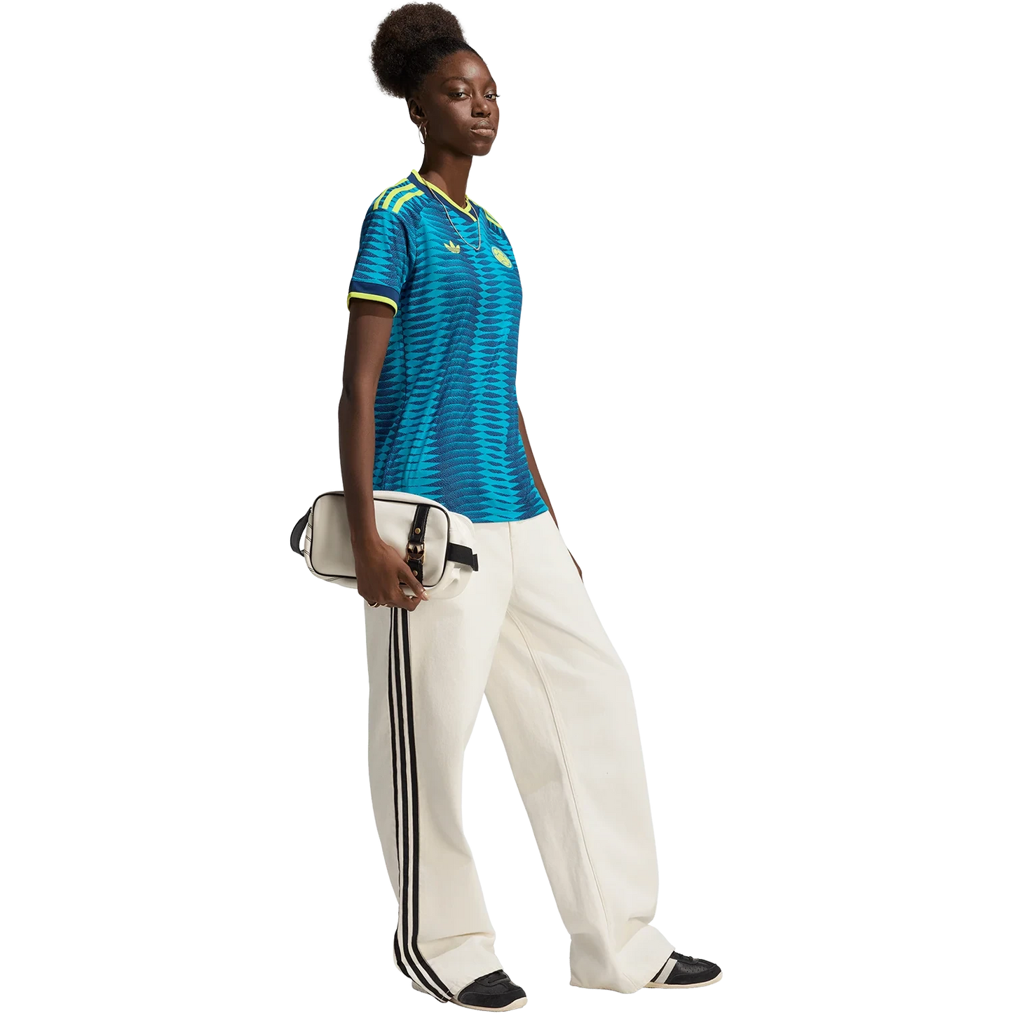 Model Wearing A Colombia 2026 Away Blue Jersey Side View