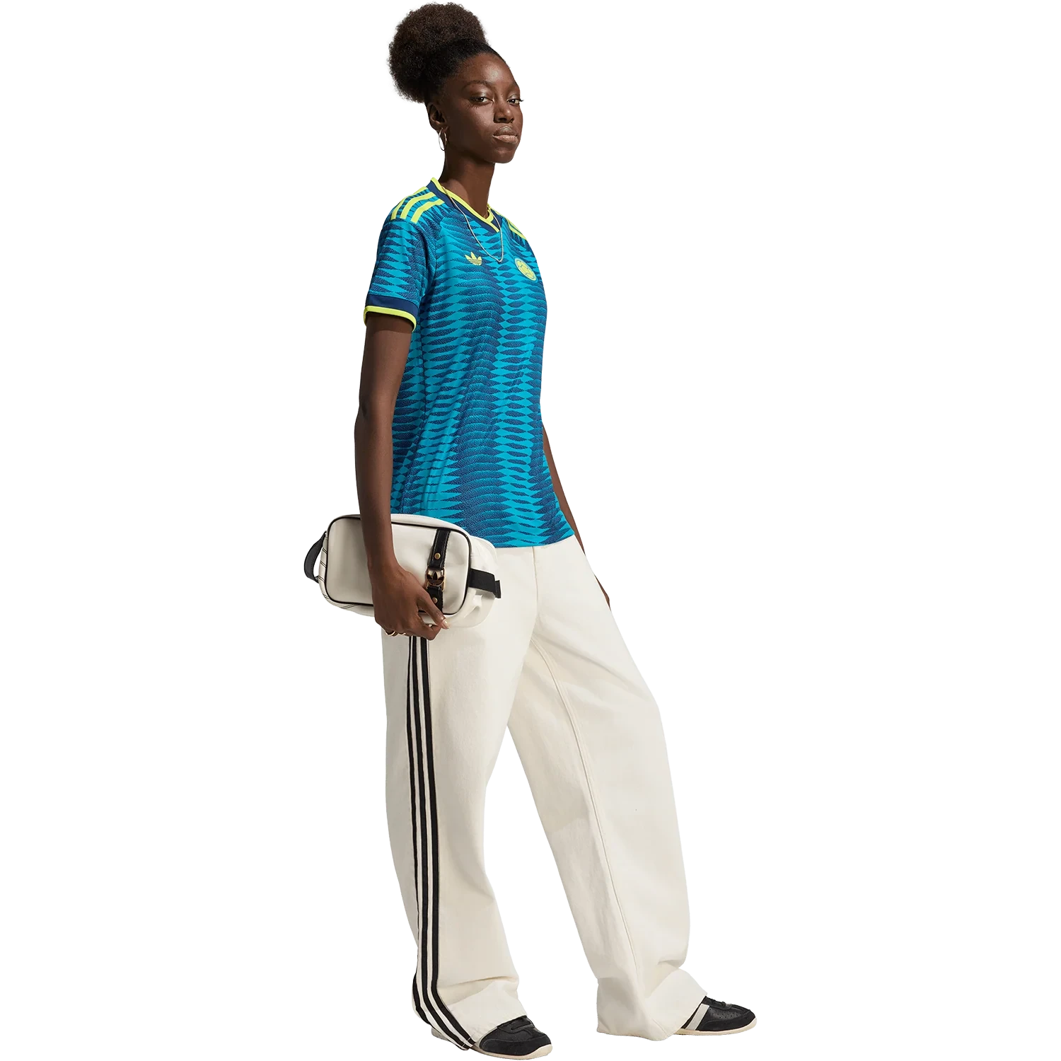 Model Wearing A Colombia 2026 Away Blue Jersey Side View